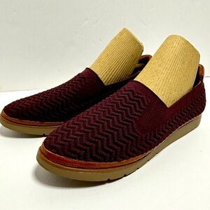 Cobb Hill Maroon Camryn Lightweight Slip On Shoes Women Size 6 Red Sneakers